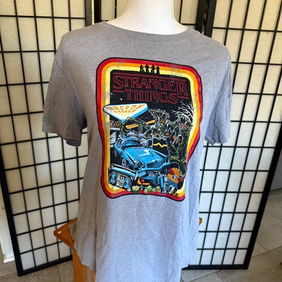 Stranger Things T-Shirt Women's 2X Netflix - Picture 1 of 8